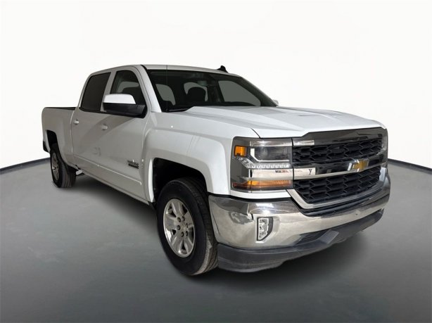 2017 Chevrolet Silverado LT photo 3
