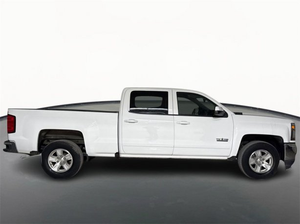 2017 Chevrolet Silverado LT photo 4