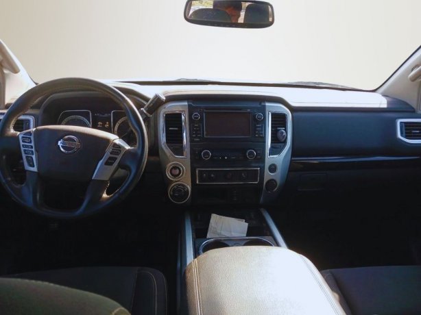 2018 Nissan Titan photo 3