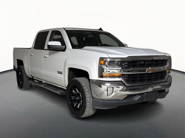 2016 Chevrolet Silverado LT photo 2