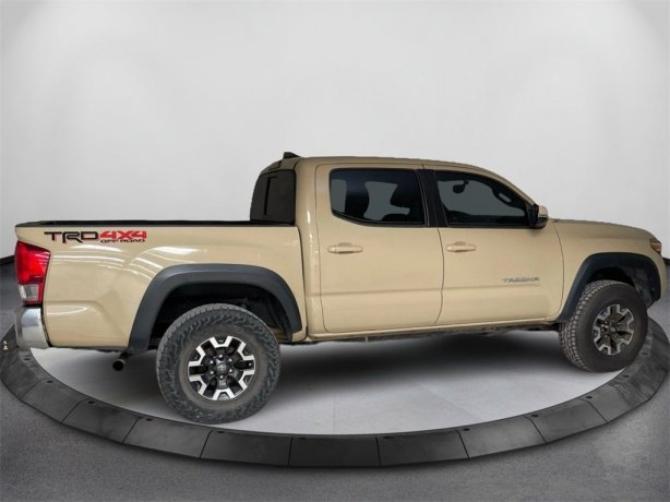 2017 Toyota Tacoma TRD Off-Road photo 2