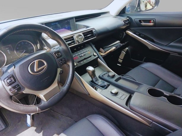 2018 Lexus IS 300 photo 6