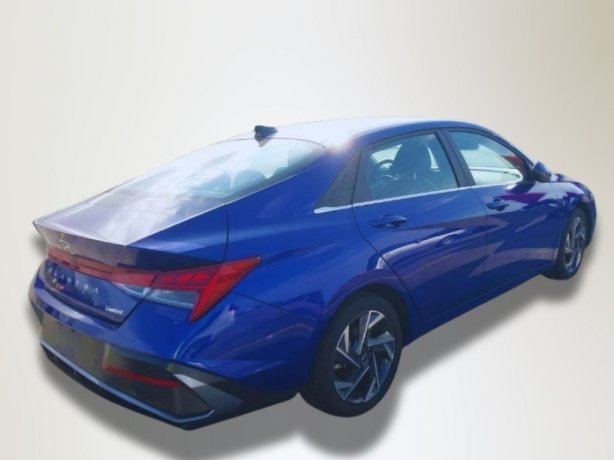 2024 Hyundai Elantra Limited photo 2