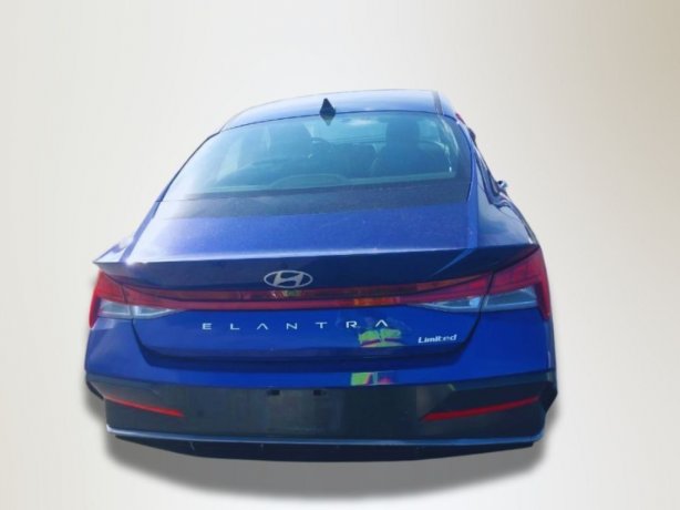 2024 Hyundai Elantra Limited photo 4